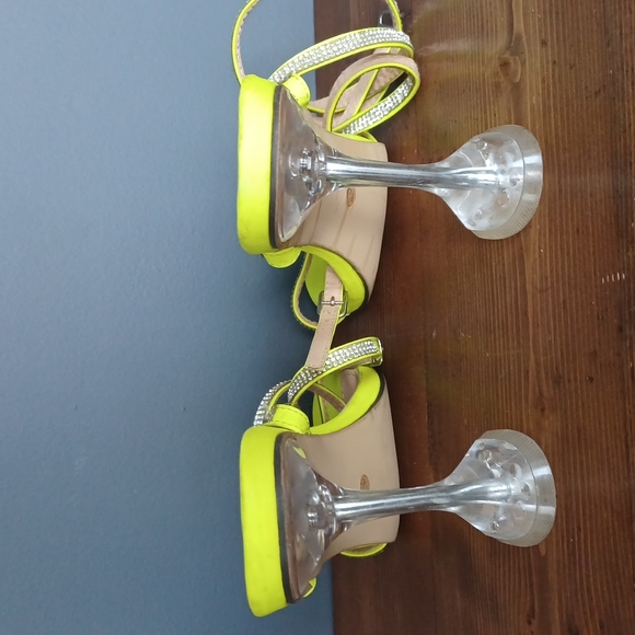 Heels - Picture 5 of 16